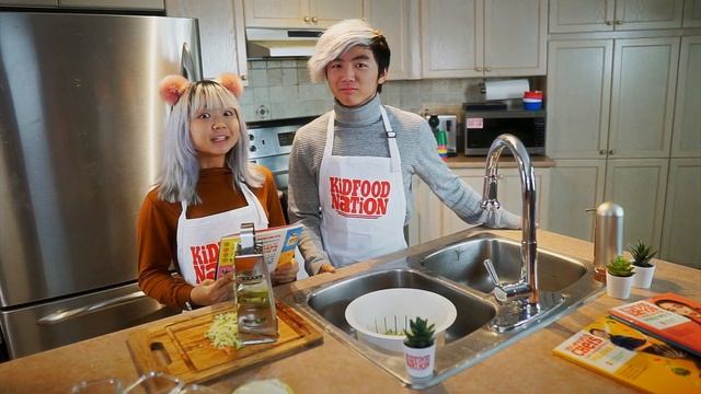 In The Kitchen with RiKiMiSu | How to Make Greek Zucchini Fritters смотреть онлайн