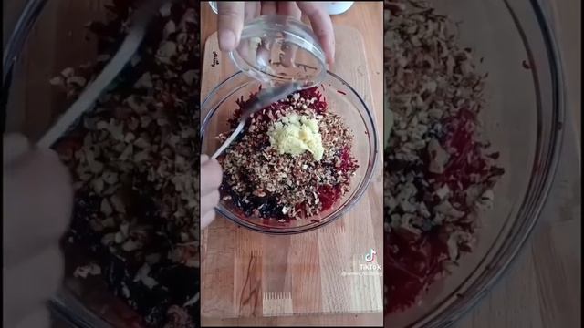 Свекольный салат с черносливом и орехами / recipes / рецепт / salad смотреть онлайн