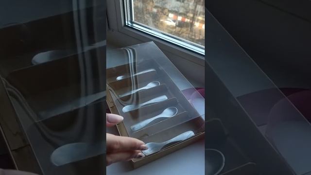 Самая оригинальная подача горячего шоколада🍫 Просто помешай молоко ложкой😊 смотреть онлайн