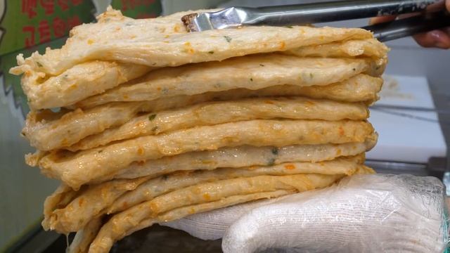 35년 경력, 천원! 어묵 달인의 놀라운 수제어묵 만들기 - 부천자유시장 / Amazing Skill of 1$ Fish Cake Master - Korean street foo смотреть онлайн