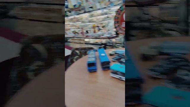 ретро машинки, и современный электробус в подарок. Супер-ррр смотреть онлайн