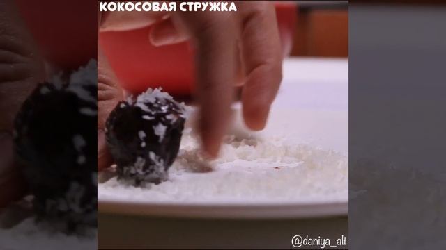 Домашние конфеты из сгущенного молока с арахисом и кокосовой стружкой смотреть онлайн