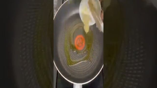 Шикарная форель в сырно сливочном соусе😋 Chic trout in a creamy cheese sauce смотреть онлайн