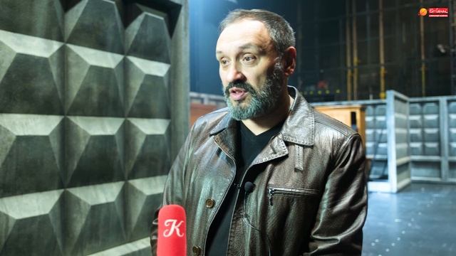 Видеорепортаж с премьерного показа спектакля "Закрытая комната" смотреть онлайн