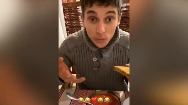 ЛІЛЬКО З НАЗАРОМ В РЕСТОРАНІ / ЛІЛЬКО ПОВИЛИЗУВАВ ВСІ МИСКИ / ЛІЛЬКО КАДРИТЬ ДІВОК смотреть онлайн