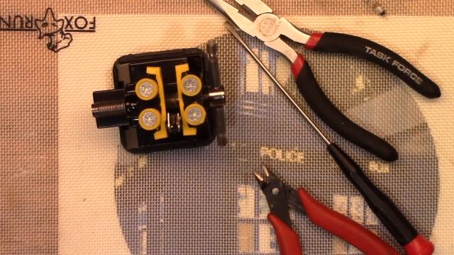Gadget Corner: Neon Green Pilot Lamp Repair смотреть онлайн
