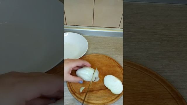 АСМР еда. Курица в томатном соусе. Чахохбили на скорую руку. Ужин за 30 минут. #Shorts смотреть онлайн