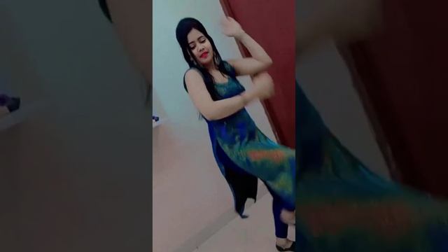 Young Sweet Girl Home Dance смотреть онлайн