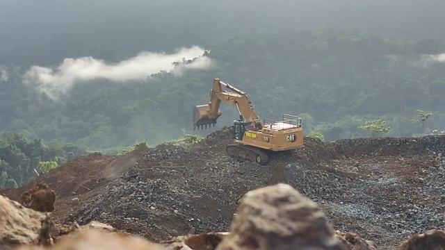 🇮🇩 Alat Berat Raksasa 🇮🇩 Jenis Alat Berat Ini Berani Perbaiki Puncak Gunung Daerah Extreme 2023