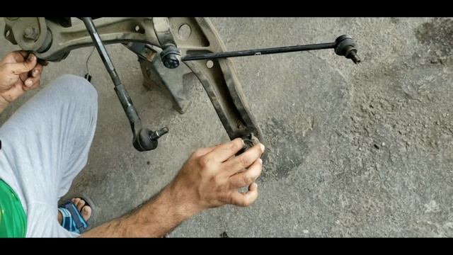 Gari k suspension se awaz kun ati he| steering hard aur jam kun hota he | suspension system problem смотреть онлайн