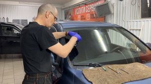 Ремонт лобового стекла на автомобиле RAV4. Трещина и скол