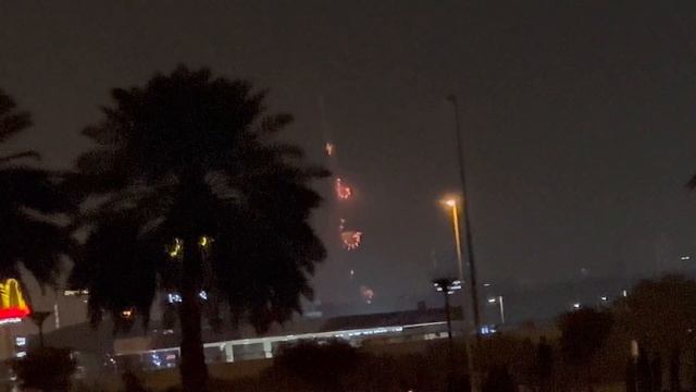 Yangi yil mushakbozligi - Новогодний салют - New Year's fireworks смотреть онлайн