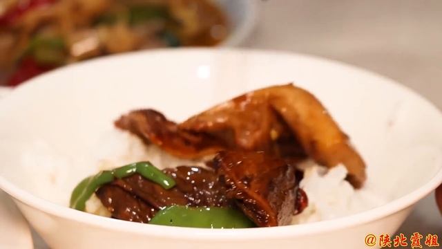 【陕北霞姐】20元5斤牛大肠，霞姐炒爆辣牛肠，辣的浑身暖和，非常过瘾！ смотреть онлайн