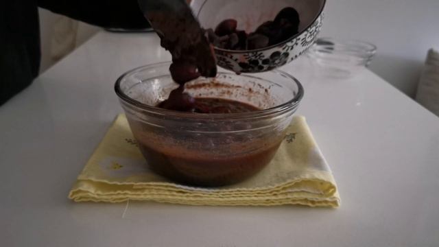 Dark Chocolate Cherry Clafoutis смотреть онлайн