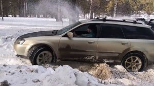 Subaru в снегу