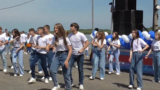 Эстрадный ансамбль " Карусель" - Городской флешмоб смотреть онлайн