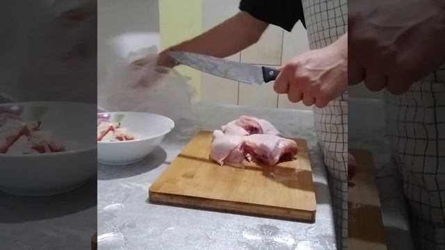 Описание под пидео с готовкой гречки и курицы. Курицу мы шарим гречку варим смотреть онлайн