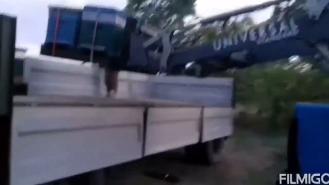 Грузим 80 пчёлосемей за 1 час. КУН Универсал "Большая Земля" смотреть онлайн