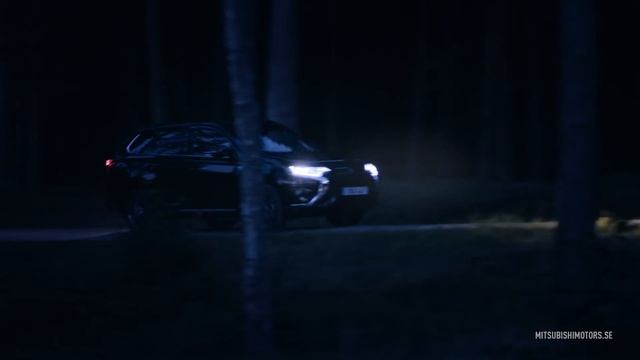 Mitsubishi Outlander Plug-in Hybrid 100 Year Edition смотреть онлайн
