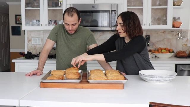 Arnak & Lilyth Make Napoleon - Heghineh Cooking Show смотреть онлайн
