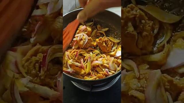 Chicken Fry In Mustard Oil | चिकन फ्राई सरसो के थेल में | #shorts #streetfood #chicken смотреть онлайн