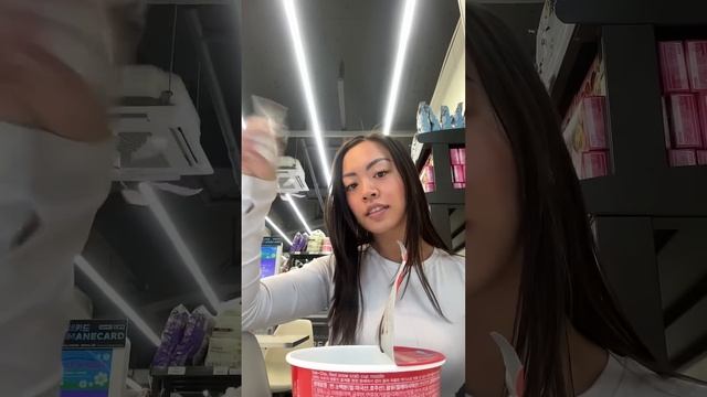 CHEESE in ramen? yummy korean convenience store combination #shorts смотреть онлайн