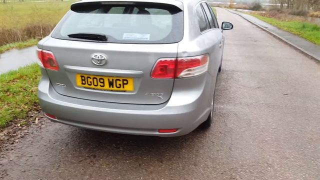 grey avensis 2009