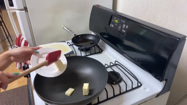 CROWN ROAST PORK RIBS AND CHICKEN ALFREDO PENNE смотреть онлайн