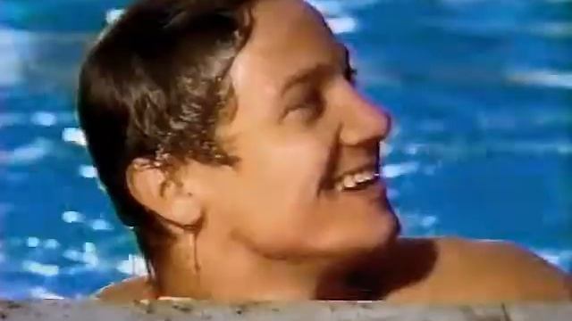 Jeremy Renner Aquafina Water Commercial смотреть онлайн