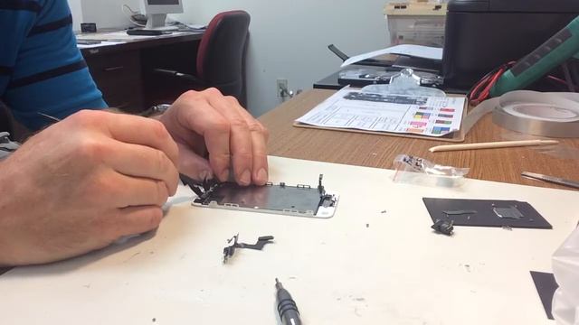 iPhone 5S Front Facing Camera and Microphone Replacement смотреть онлайн