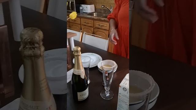 Mimosa Pour Notre 1000 Abonnés Et Presque 100 000 Visionnements De Notre Chaîne YouTube. Merci 😘