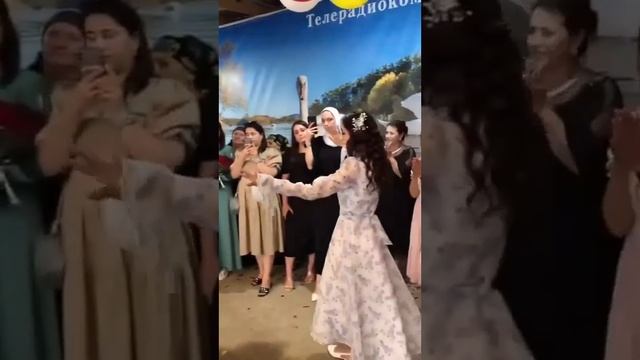 Как красиво танцуют брат с сестрой 🥰#табасаранскаясвадьбаоченькрасивотанцуют #shorts #short