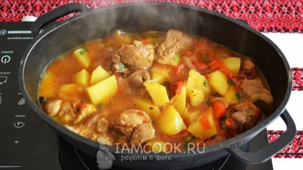 Картофель тушеный с мясом в казане смотреть онлайн