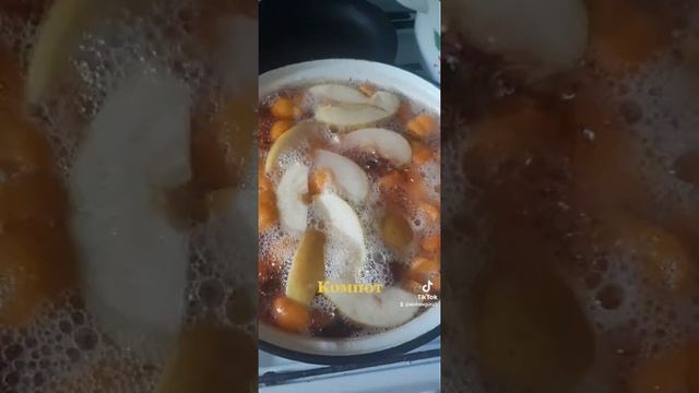 Компот из вишни и абрикос смотреть онлайн