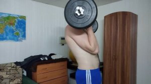 тренирую бицепс штанги 45 кг