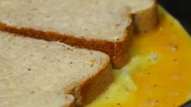 Have you ever cooked eggs like this? Easy and delicious! Breakfast Egg Sandwich for the whole famil смотреть онлайн