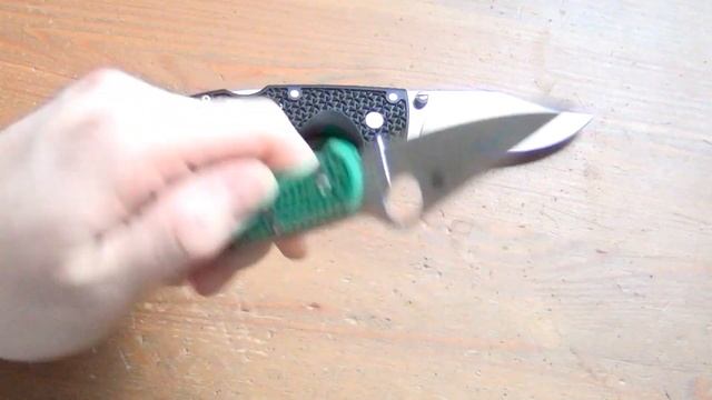 Spyderco Delica Vs Cold Steel Medium Voyager