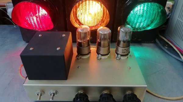 Цветомузыка на тиратронах/Color music on thyratrons.