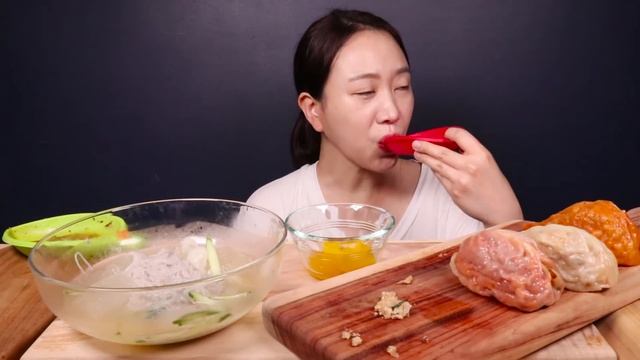 청주 미친만두 모듬만두,시원한 물냉면 Crazy spicy dumpling , NAENGMYEON(Korean cold noodles) MUKBANG смотреть онлайн