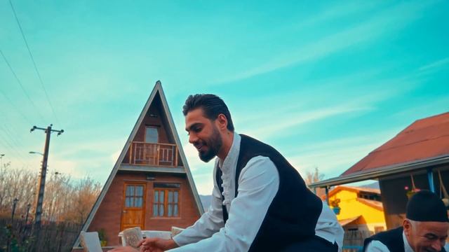 Sadegh Booghi & Soor - Ow Ow I Official Video ( صادق بوقی و صور - آعو آعو )