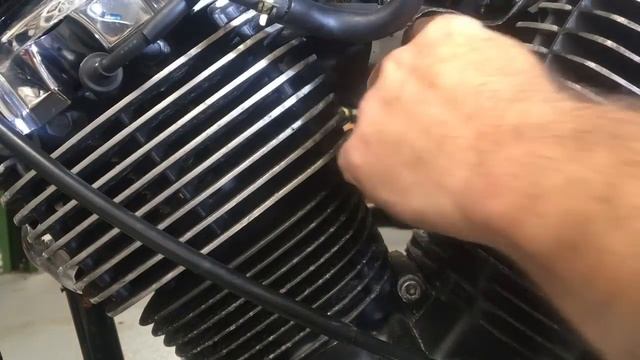 Bobber Build Yamaha V Star Dragstar XVS 650 AIS Removal смотреть онлайн