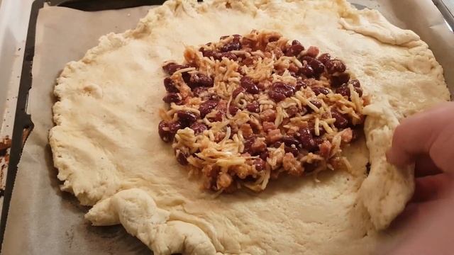 Viihdeliuotinkeittiö: Rachuli Tai Lobiani Hatšapuri (რაჭული ლობიანი)