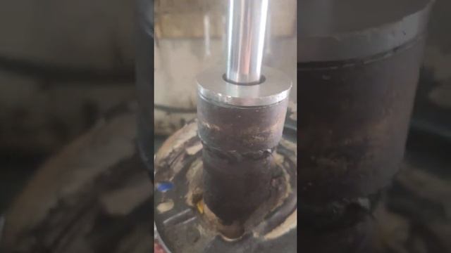 Nissan X-Trail Hybrid передняя разборная стойка