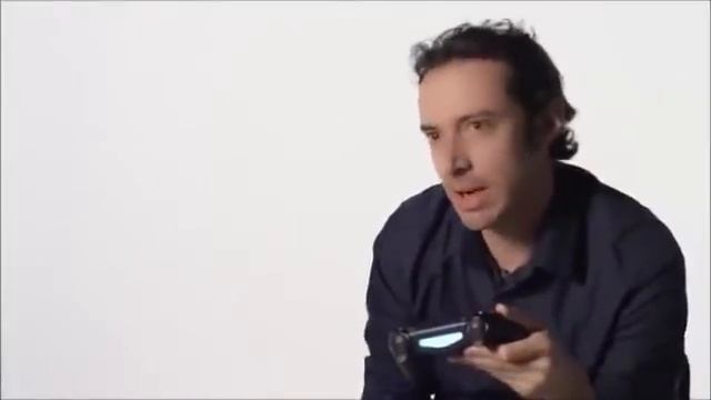 PS4 Dualshock 4 vs Xbox One Controller смотреть онлайн