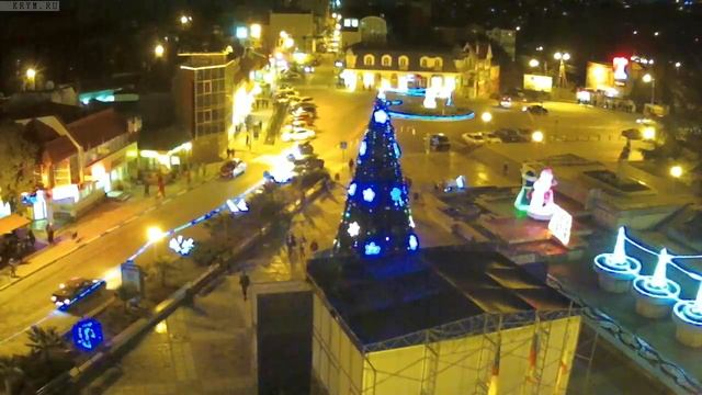 Вебкамера "Площадь Советская". Запись 11.01.2018 18:00:04 смотреть онлайн