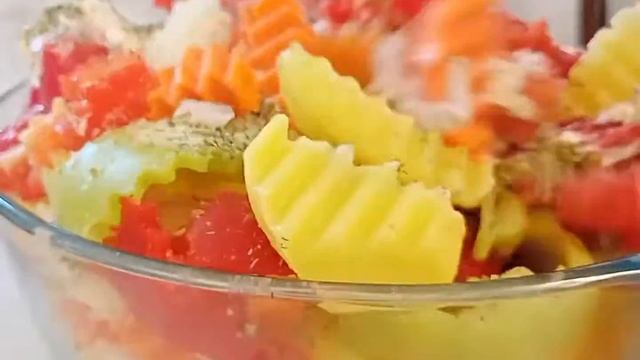 Запечённая курица с овощами 🤤 вкусный и сытный обед #вкусныйрецепт #курица #курицасовощами смотреть онлайн