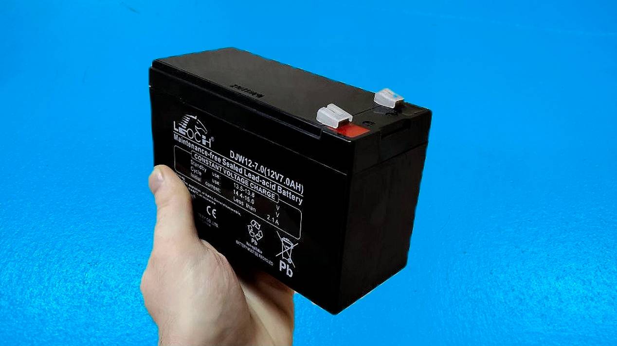 Паренёк из Алтая показал Шикарную самоделку из старого аккумулятора! смотреть онлайн