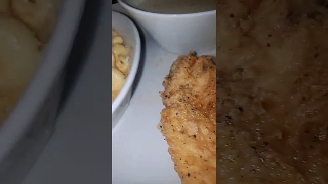 Chicken Mac & cheese and mashed potatoes with gravy #food #like #reels #ytshorts #yt #subscribe смотреть онлайн