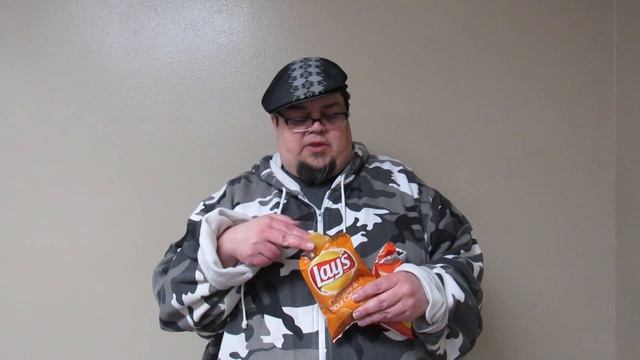 Lay's Flavor Swap Review! смотреть онлайн