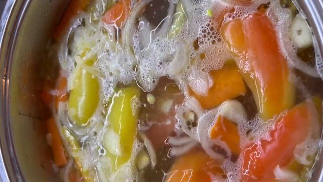 Очень вкусный Шурпа из говядины😍Сиырдың қабырғасынан дәмді тағам смотреть онлайн